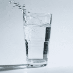 ¿Por qué el agua es transparente?